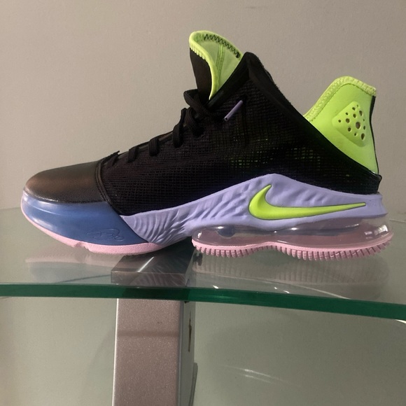 Nike Lebron James - Picture 2 of 4